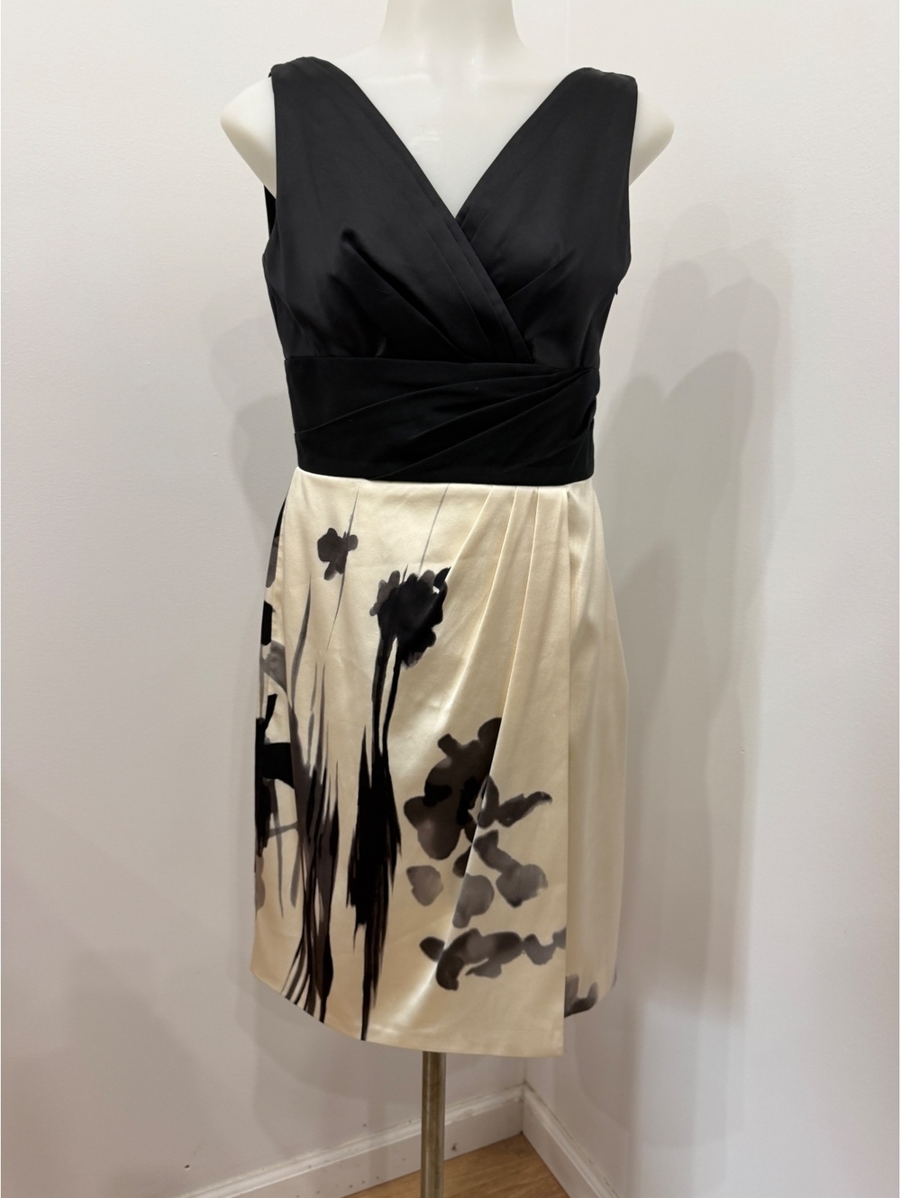 Kay Unger New York Black and Cream Floral Print Dress Size 4